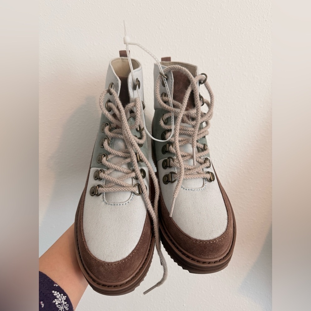 NEW Teva Midform Bootie (run small) - Picture 2 of 7